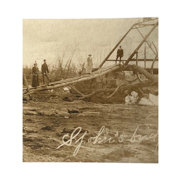 Antique RPPC Postcard 1910-1920 Ephemera Black White St Johns Bridge Men Women - Picture 1 of 4